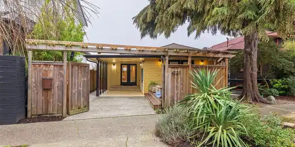 4123 Baker NW