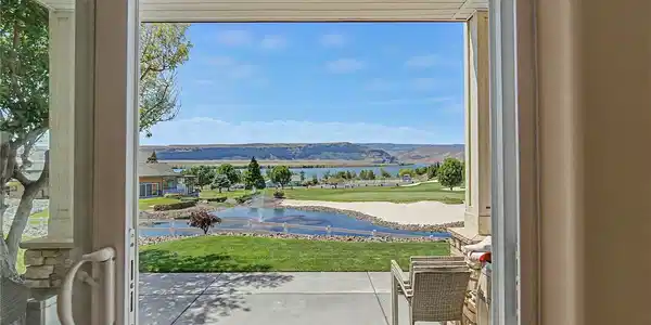 23518 Sunserra NW