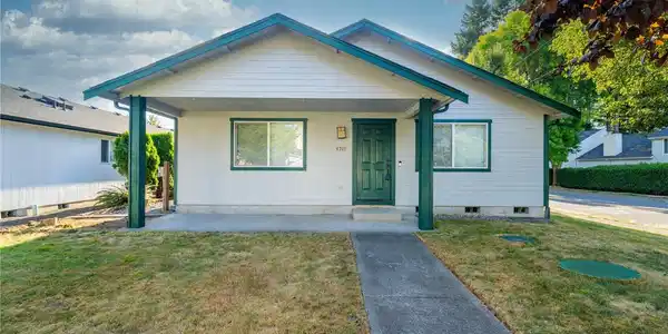 4511 Carver SE