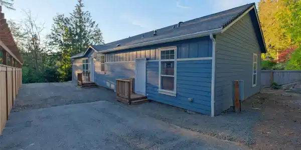 13471 Peekaboo NW