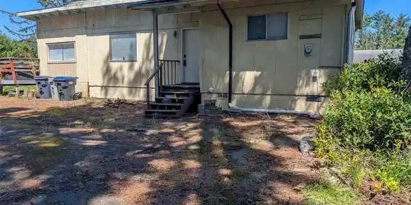 581 Dolphin NE