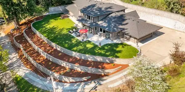 13722 E Lake Kathleen Drive SE