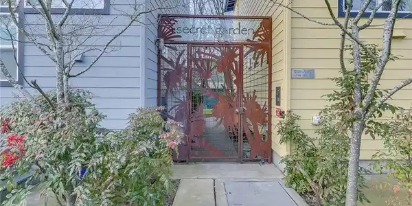 249 11th E