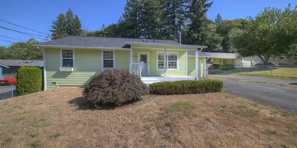 6208 Maple View