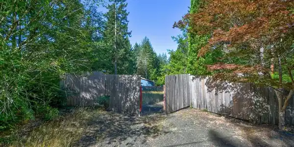 70 Carr Place E