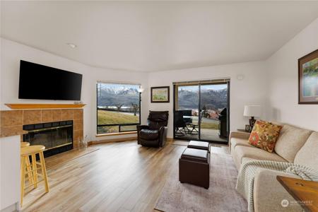 100 Lake Chelan Shores
