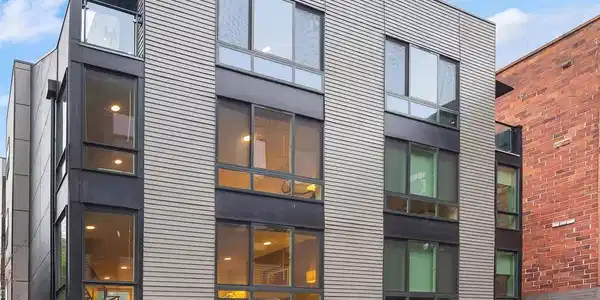 1118 Broadway E