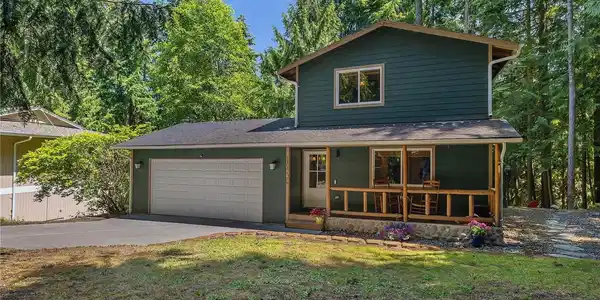 18536 Woodside SE