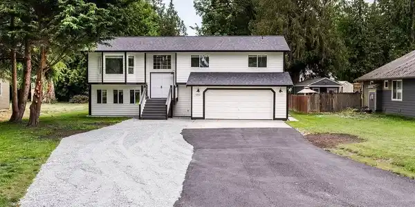 8302 319th NW