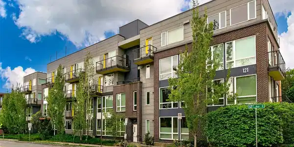 121 12th E