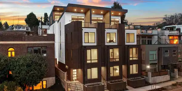 2624 Eastlake E