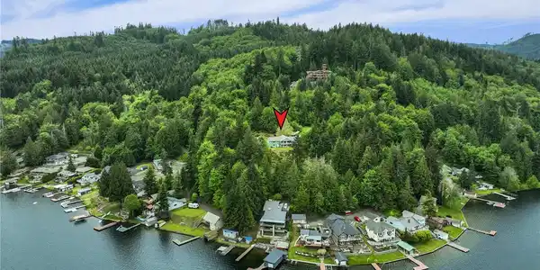 708 Summit Lake Shore NW