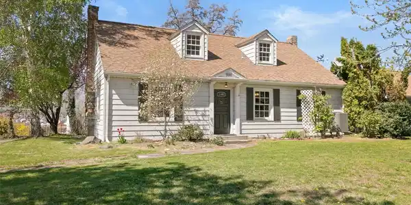 1100 Baker