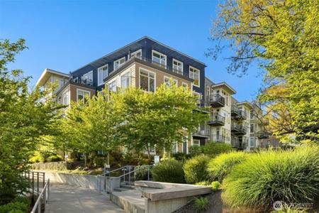 190 Harbor Square NE