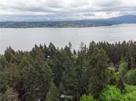 1351 Lake Sammamish SE