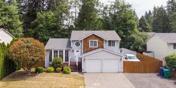 10923 21st SE
