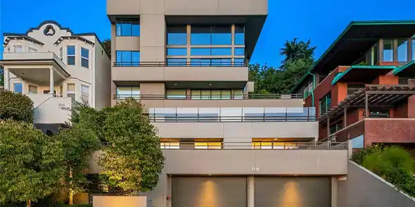1118 Lakeview E