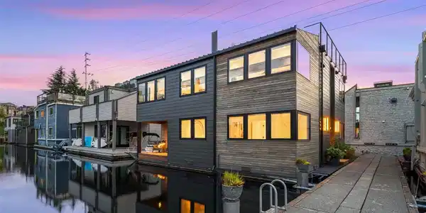 2600 Fairview E