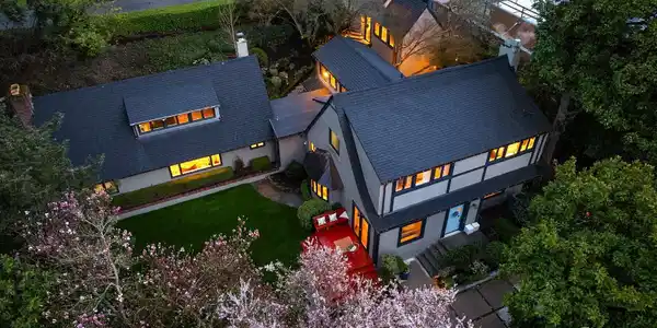 3530 Laurelhurst NE