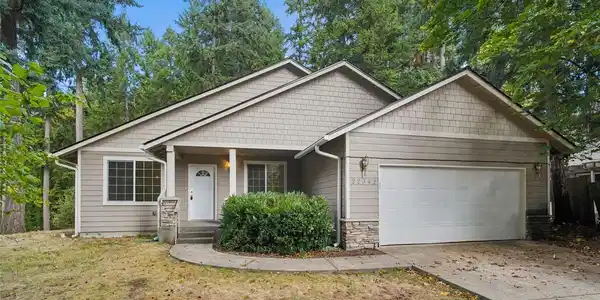 22342 Glenview Ct SE