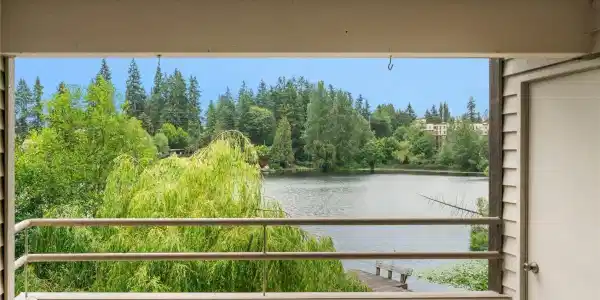 19528 Echo Lake N