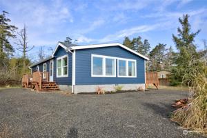 529 Duck Lake NE
