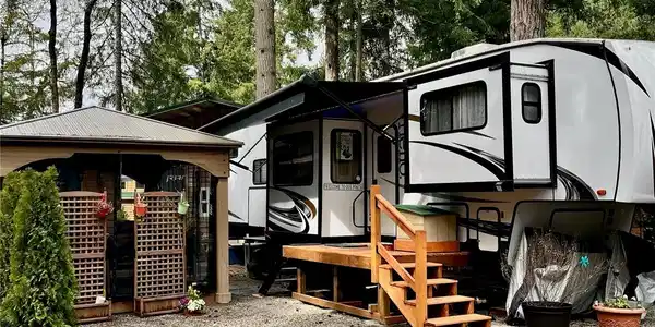 1546 Reservation SE
