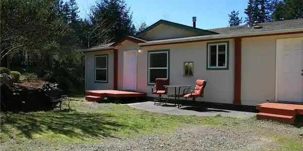 30 E Dana Place