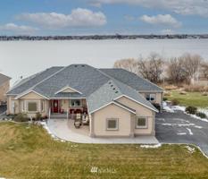2416 Elgin NE