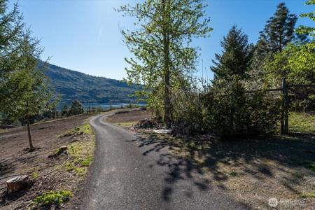 16495 Lakeshore