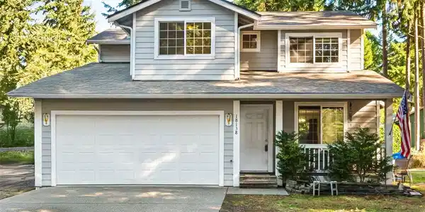 18138 Clear Lake SE