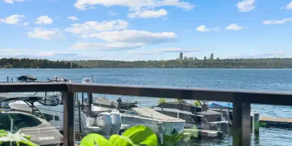 807 Lake S