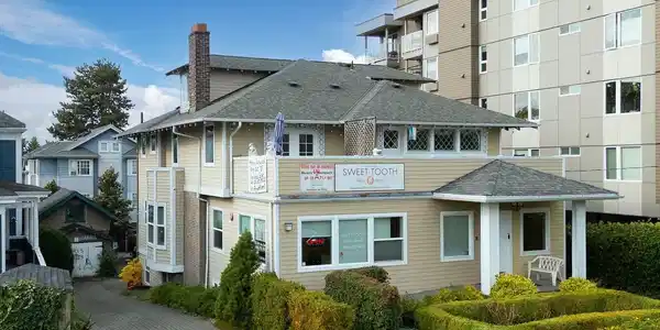 211 14th E