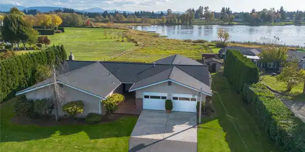 323 Wiser Lake