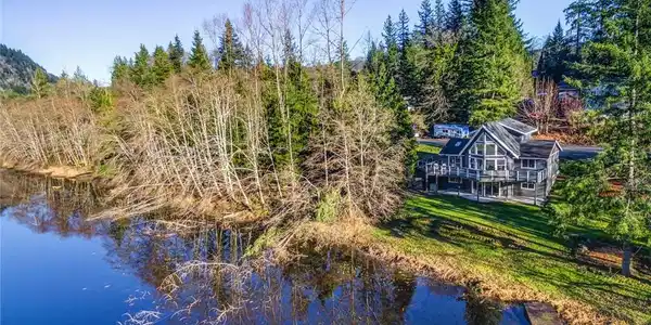 459 Lakeside Drive