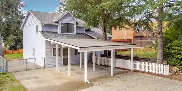 5049 Carpenter SE