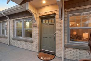 2225 Eastlake E