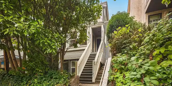 2222 Eastlake E