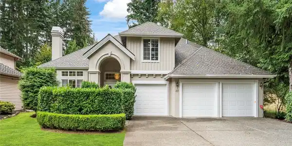 2615 Beaver Lake SE