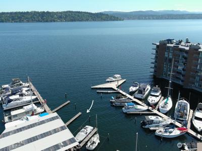9050 Seward Park S