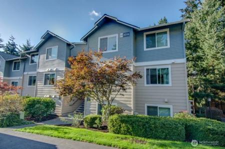 4316 Lake Sammamish SE