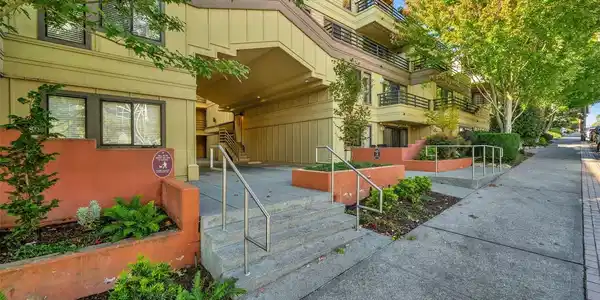 3401 Wallingford N