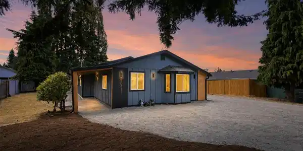 20411 71st E