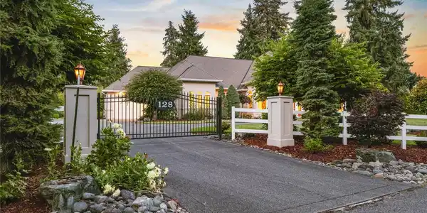 128 Country Club SW