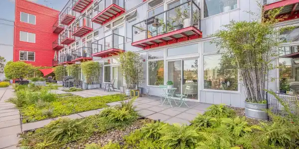 2960 Eastlake E