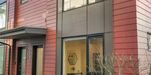 710 11th E