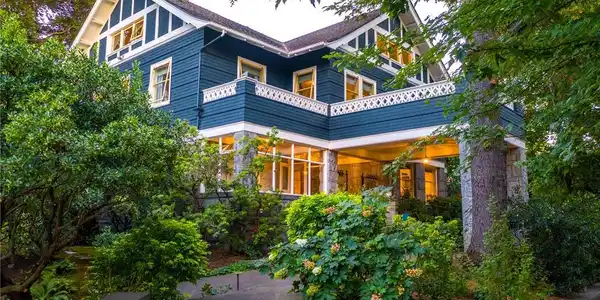 720 14th Avenue E