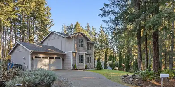 13708 Sandy Point NW