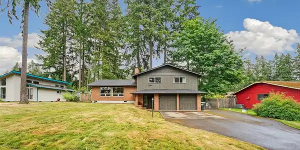 3512 Frances SE