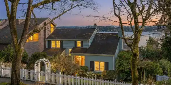 1702 Lake Washington